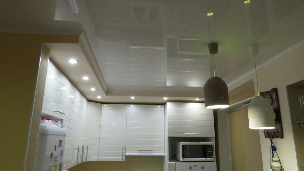 Натяжной потолок на кухне в хрущевке - 26 реальных фото  